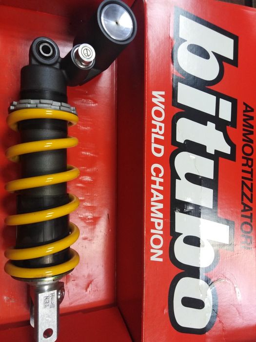 Амортисьор, спирачни маркучи, жило газ- Suzuki GSX-R 1000 K5.