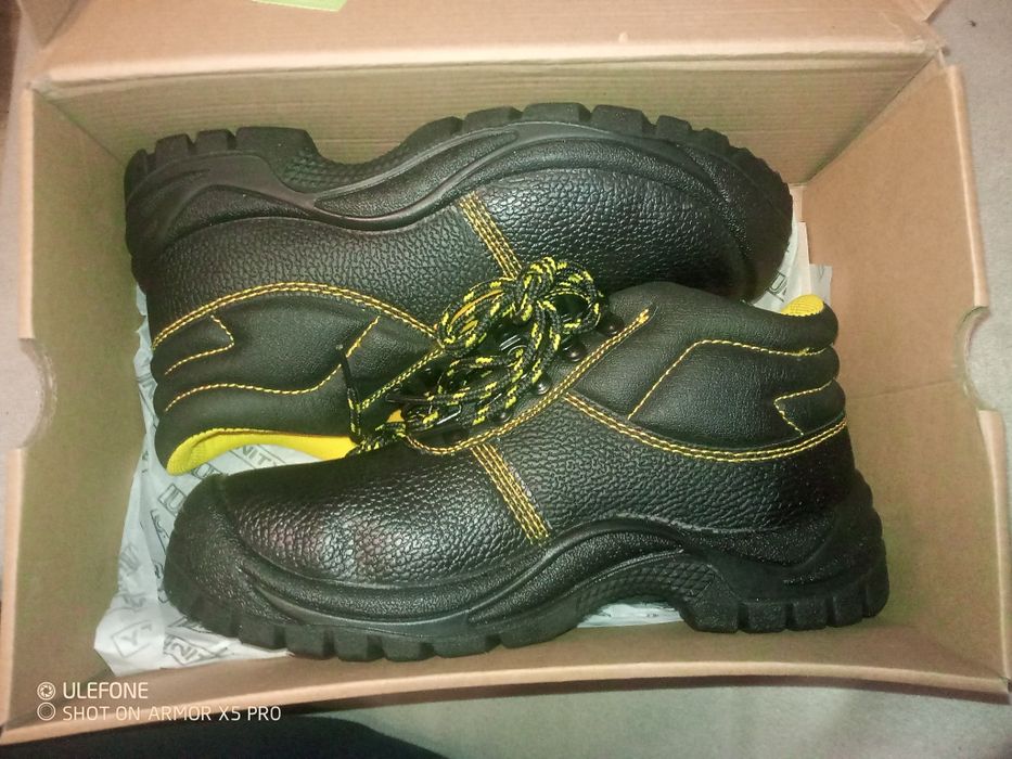 Работни обувки с метални бомветс   GODLLtm safety