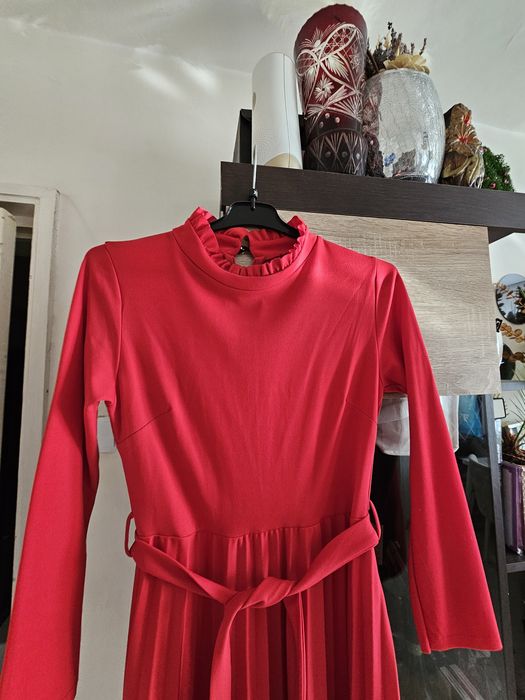 Rochie rosie plisata