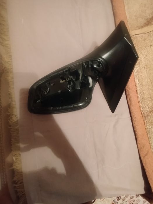 Продам б/у оригинал боковое левое зеркало на хендай акцент 2014 года