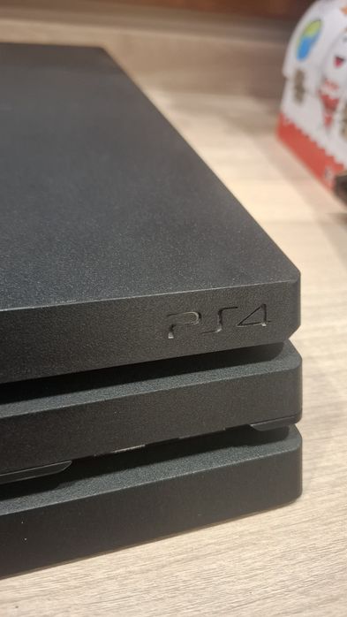 PlayStation 4 PRO 1TB +Два джойстика