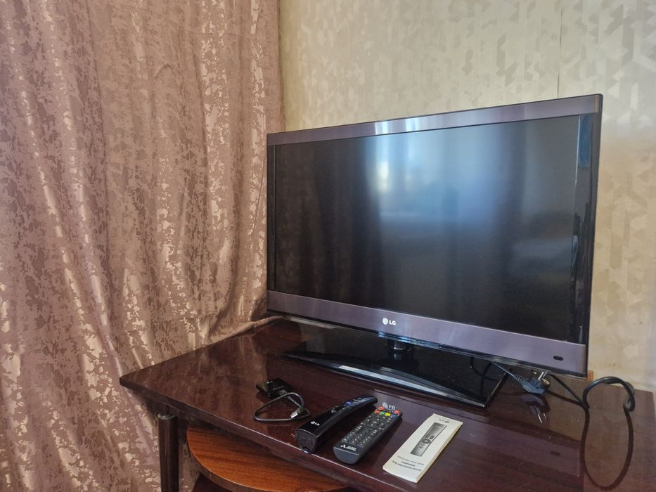 Телевизор LG диаганаль 32 со столиком