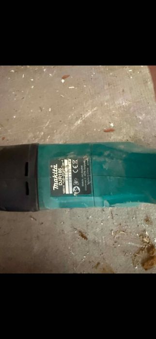 Makita DJR186 18V саблен трион с батерия и зарядно