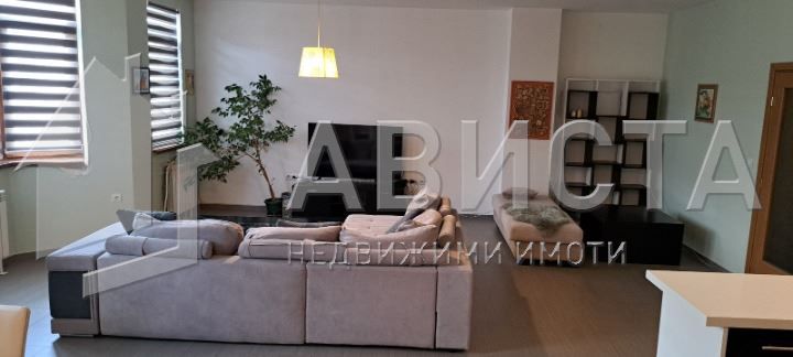 Дава се под наем Тристаен апартамент в София, Център - 130 кв.м за 1600 € - Снимка #1