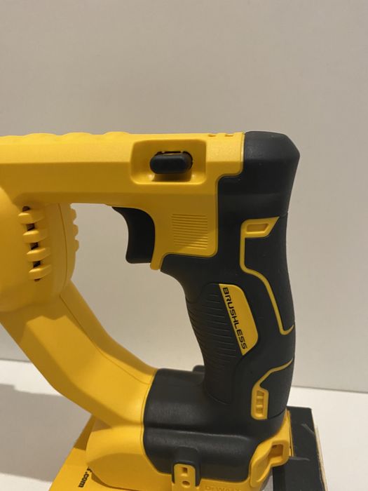 Перфоратор DeWALT DCH133NT 18V XR Brushless / Безчетков 2,6j + Куфар