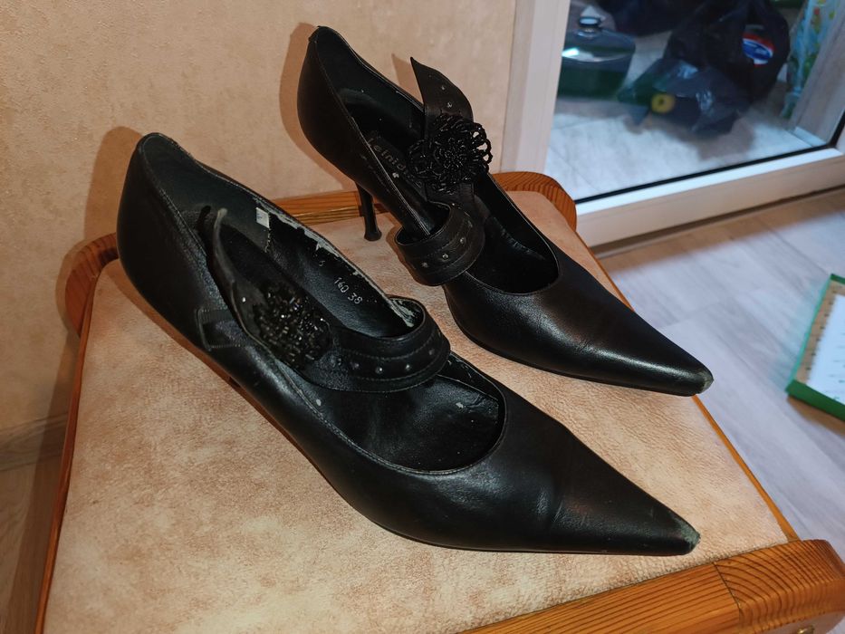 Продаются женские туфли