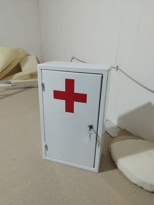 Аптечка металлическая настенная