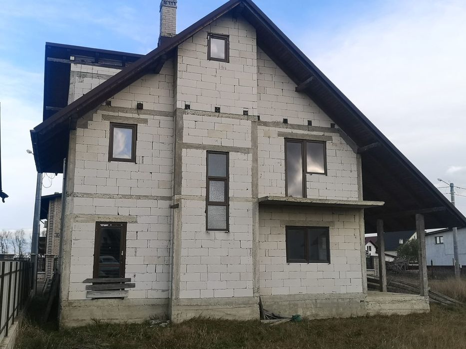 Casă la roșu 200mp in Rădăuți