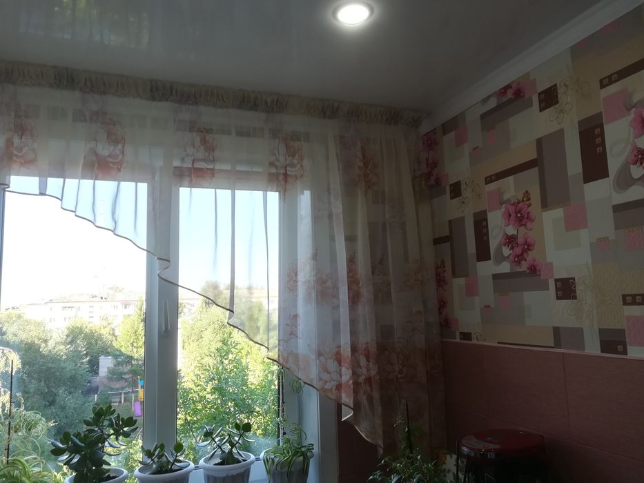 Шторы  на  кухню