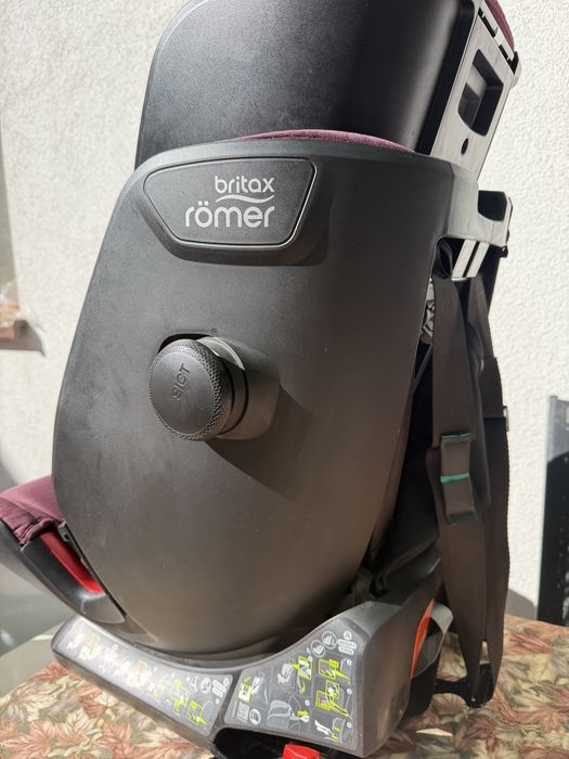 Scaun auto pentru copii Britax Romer - Advansafix IV R, 9 luni - 12 ani Burgundy Red