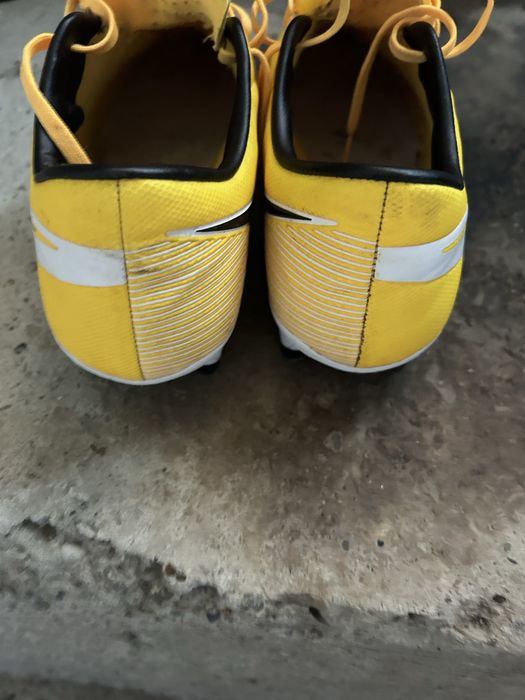 Ghete de fotbal marimea 39