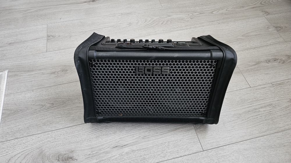 Amplificator Boss (Roland)  Cube Street 2, stare buna