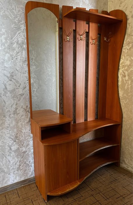 Прихожая вешалка