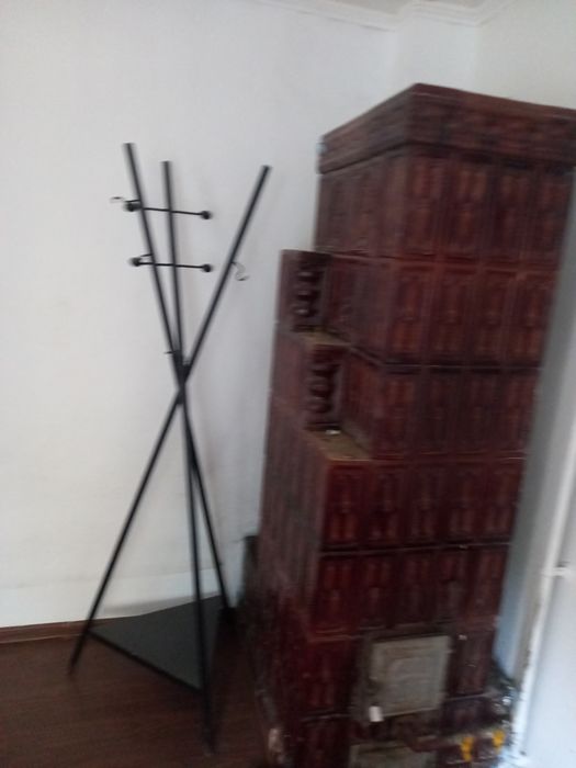 Închiriez casă la curte