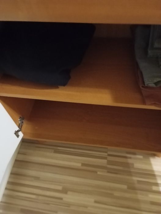 Продавам шкаф като нов