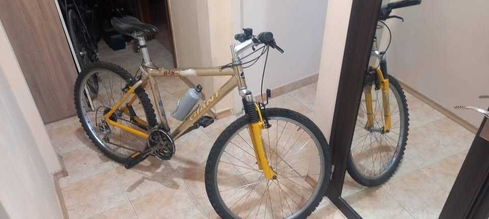 Продавам велосипед Велосипед  GIANТ, ал.рамка,26 цола