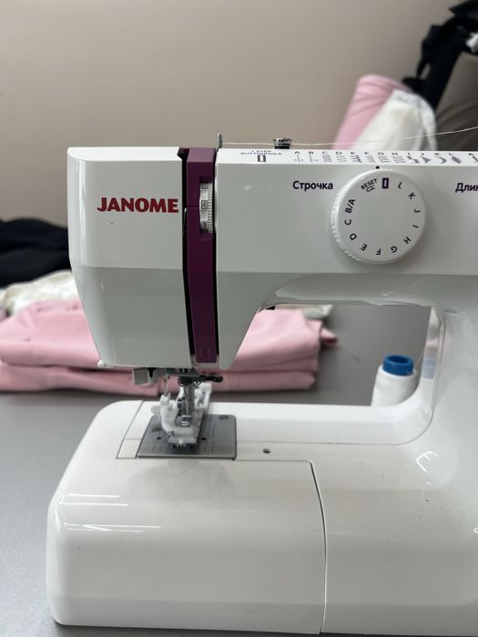 Продам швейную машинку Janome Milla