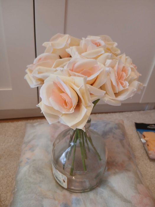 buchet de trandafiri si alte flori artificiale