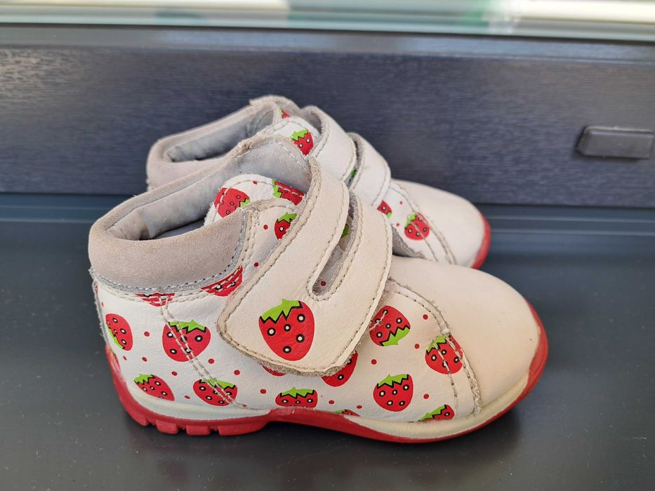 Детски кожени обувки, бели, 21 номер.