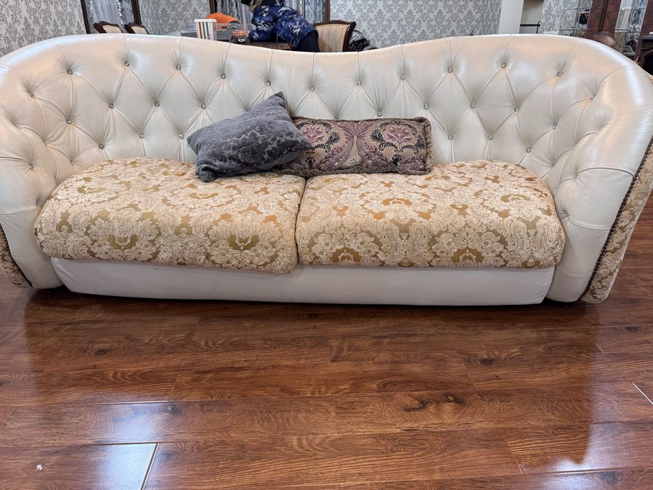 Продам 4 дивана б/у