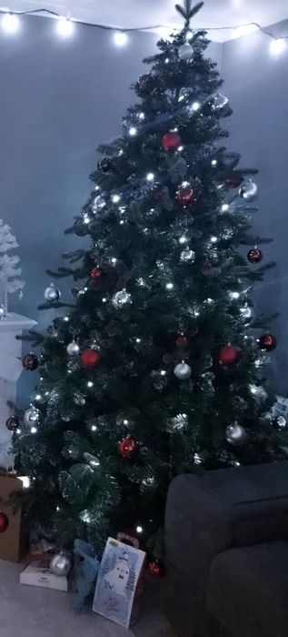 Продам новогоднюю ёлку.