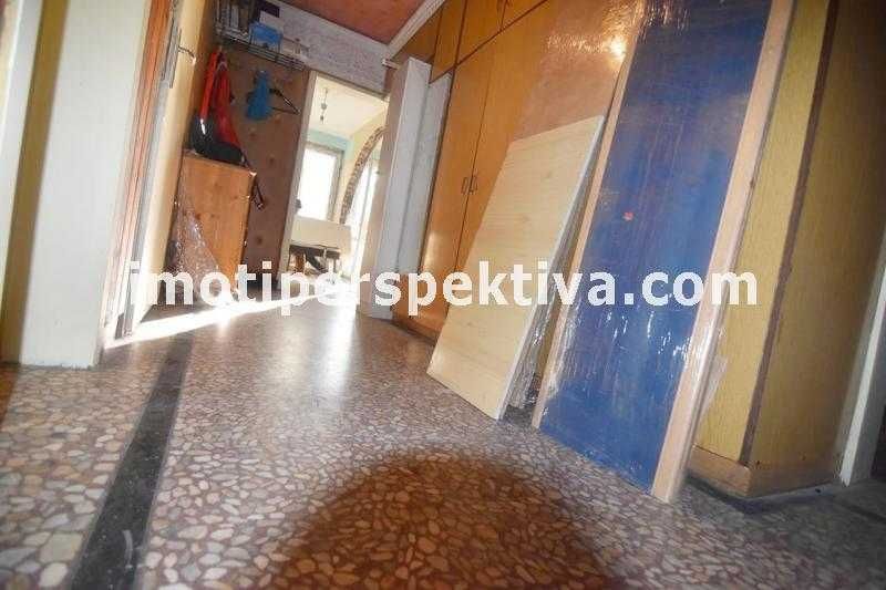 реф.7204 Голям, просторен, с гараж в цената-Коматевски възел!