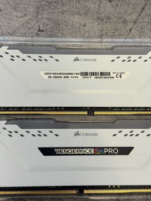 Kit RAM Corsair Vengeance RGB PRO White 16GB (2x8GB) DDR4 2666MHz