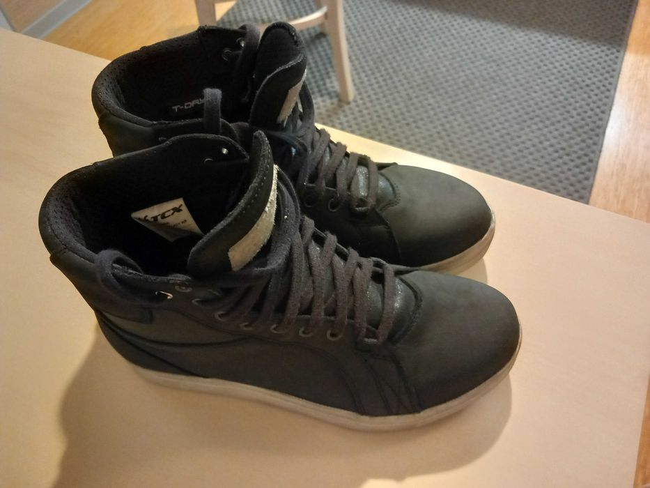 Каски и мото оборудване мъжко и дамско