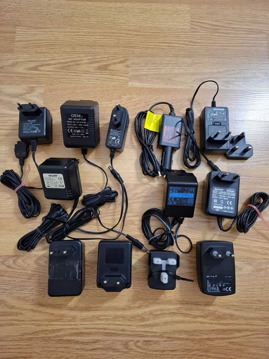 Alimentator Transformator Stabilizat 220V - 12V 2A, Negru