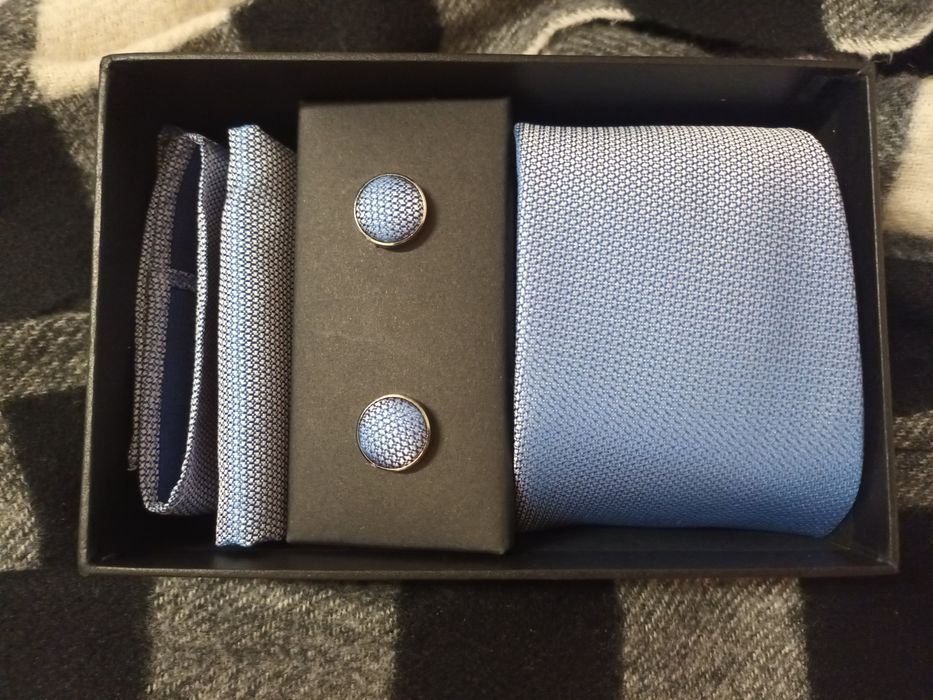 Комплект Monni вратовръзка, кърпичка и бутонели