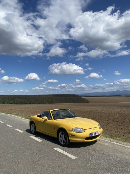 Mazda mx5 nb galbena