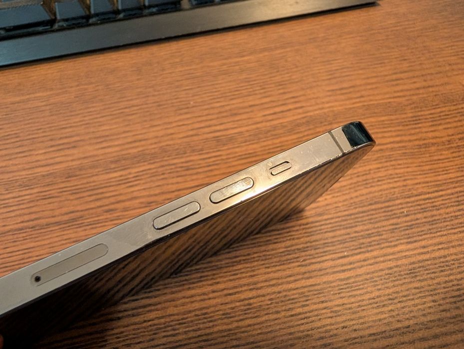 iPhone 13 pro 256 GB space grey в много добро състояние. С кутията.