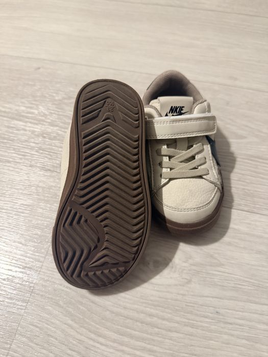 Детские кроссовки