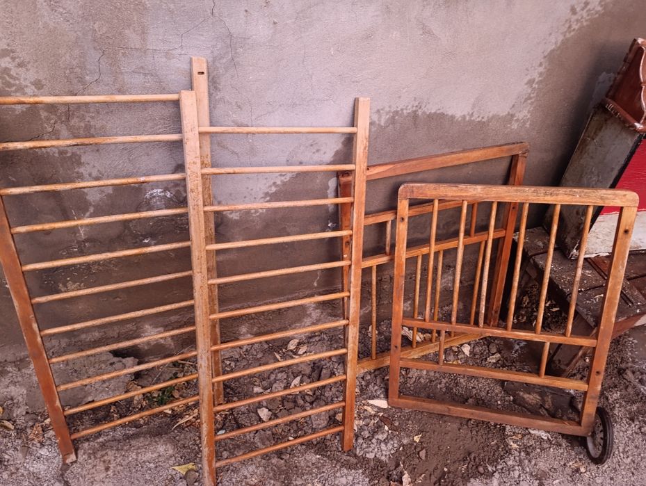 Продам деревянные лесенки,запчасти от детской кроватки