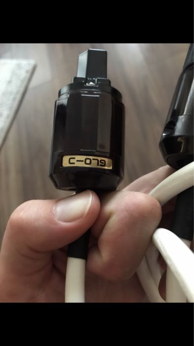 Захранващ кабел Oehlbach и Oyaide накрайници