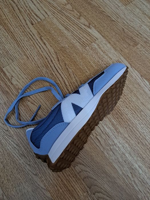 Продам новые кроссовки