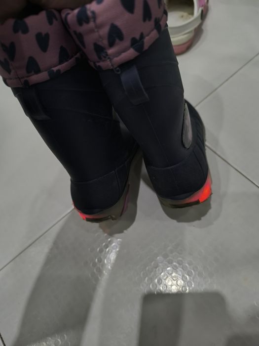 Гумени ботуши момиче