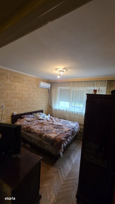 Apartament 4 camere, 93 mp utili, etaj 3/4, decomandat, zona Centrala