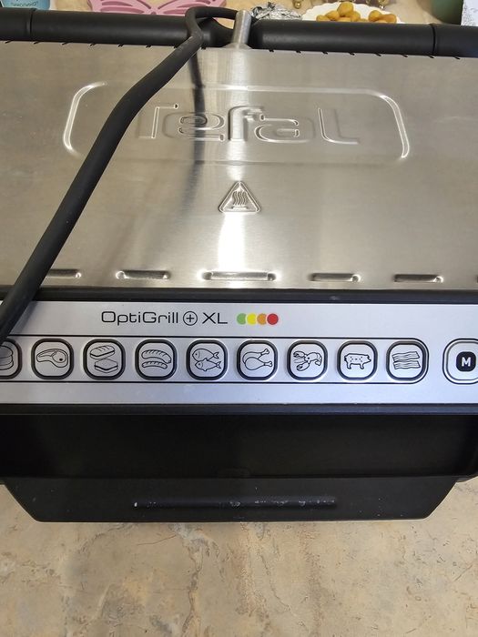 Электрический гриль Tefal.