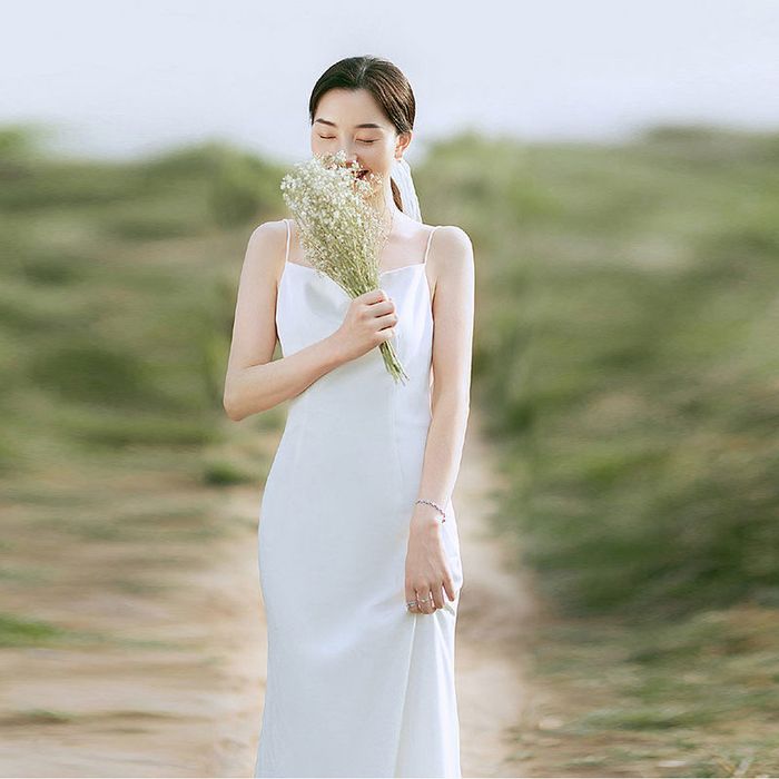 Белое красивое платье