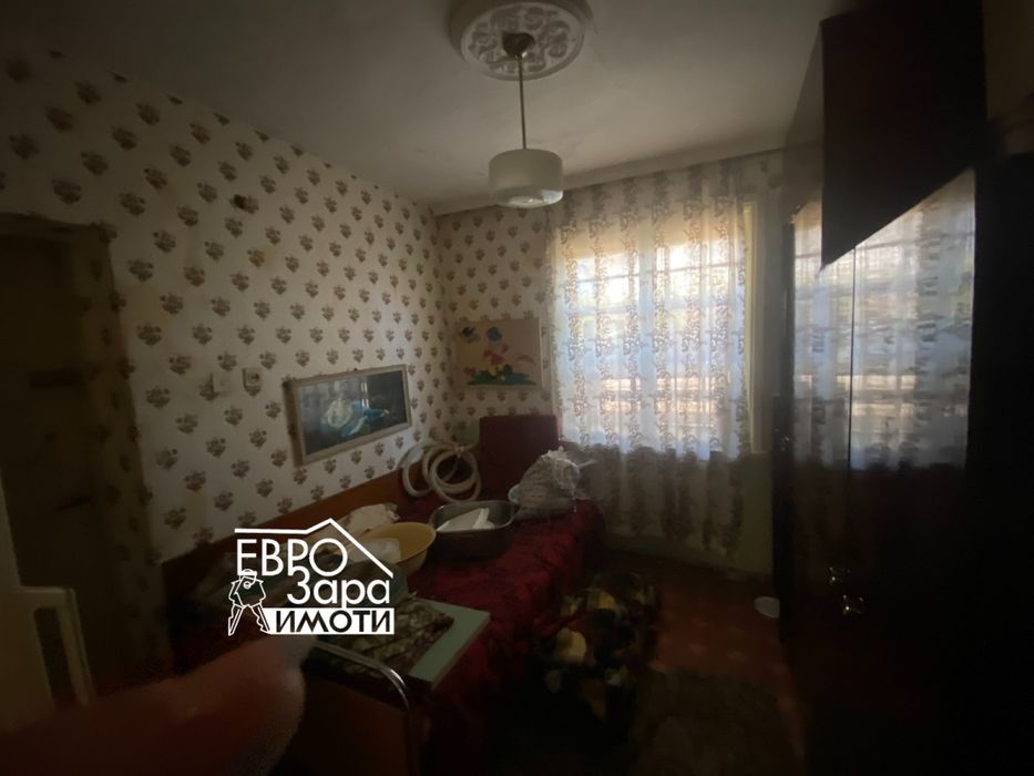 Едноетажна къща с гараж и голям двор в село Ягода