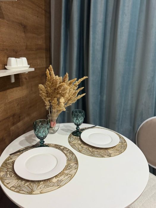 По часам ,ночь, день,сутки