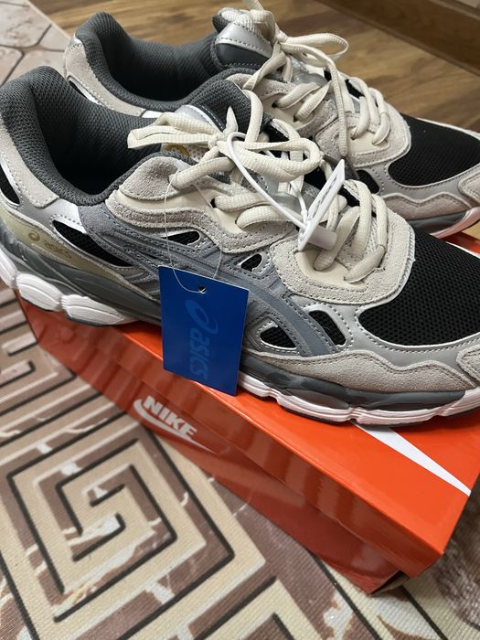 Asics gel nyc серого цвета