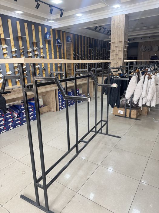 Kiyim vitrina temirdan 2 tomolama