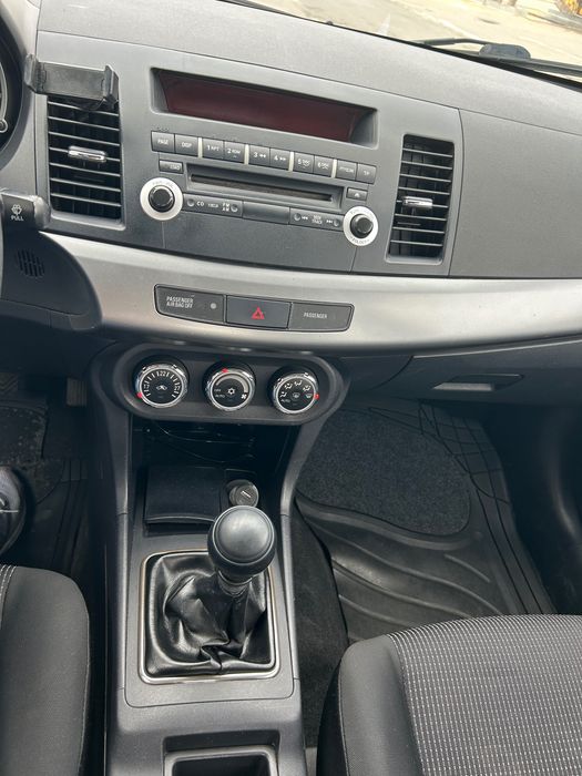 Vând Mitsubishi Lancer