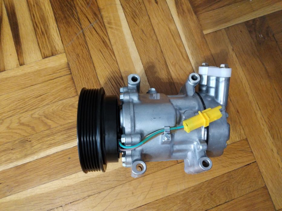 НОВ Компресор за климатик за Рено Сценик 2