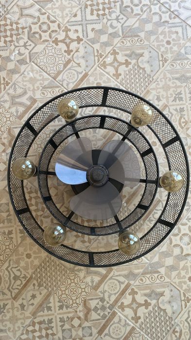 Candelabru cu ventilație