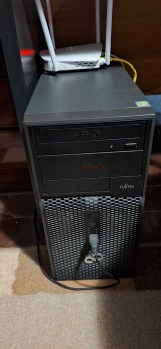 Компютър с периферия комплект