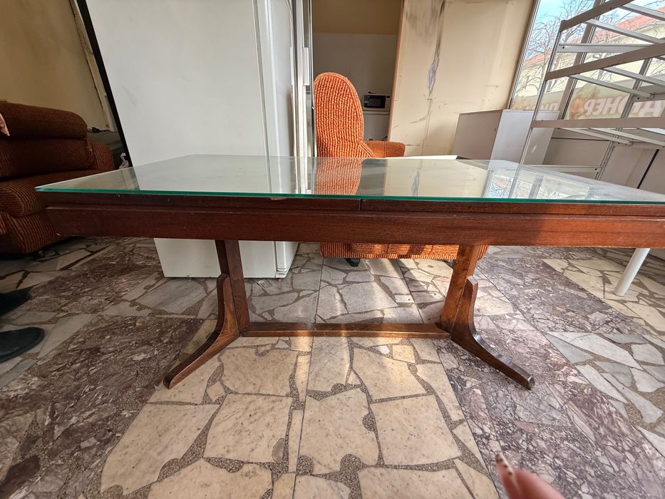 Холна маса в отлично състояние