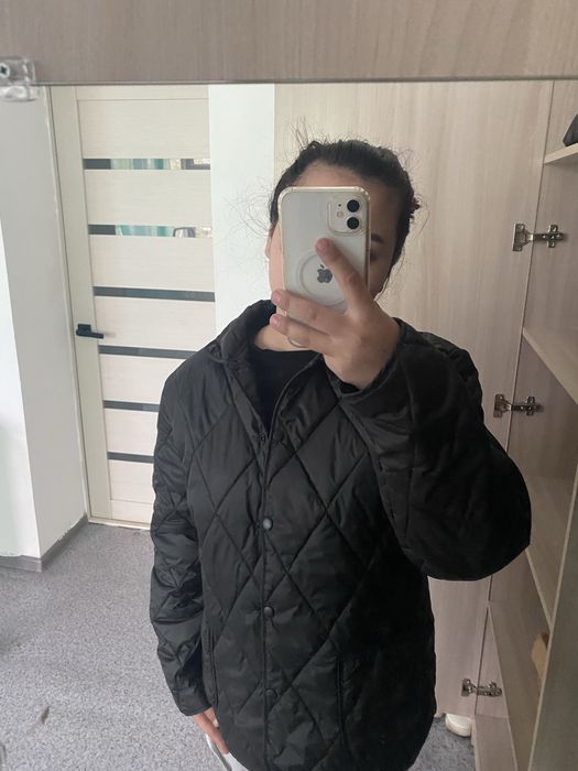 Куртка қара түсті